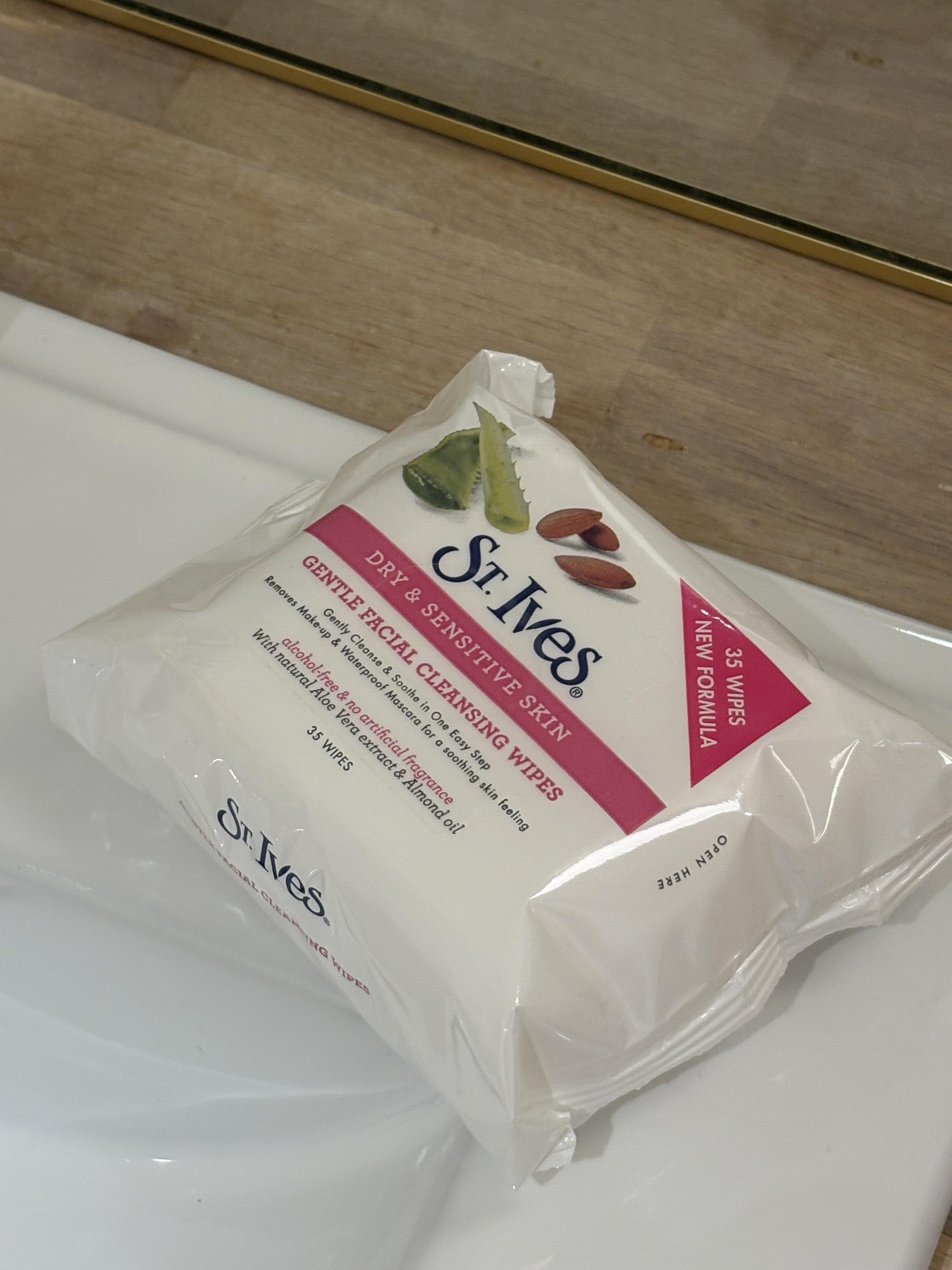 St.Ives Gentle Facial Cleansing Wipes